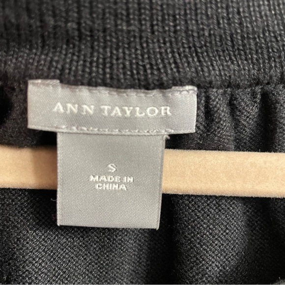 Ann Taylor Women’s Small Black Short Sleeve Cardigan Office Career Work - Picture 3 of 5